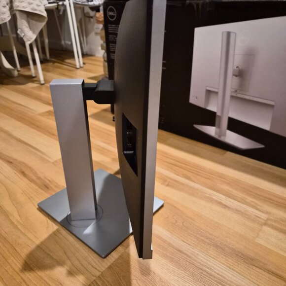 HP EliteDisplay E243i 24-inch monitor - Picture 2 of 15